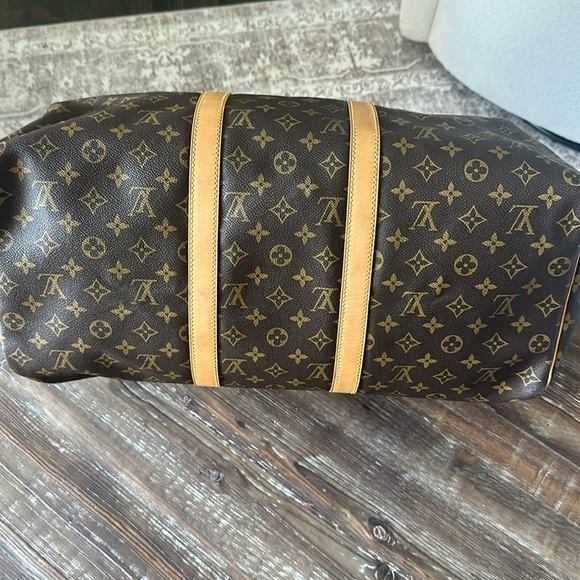 Louis Vuitton - Picture 5 of 7